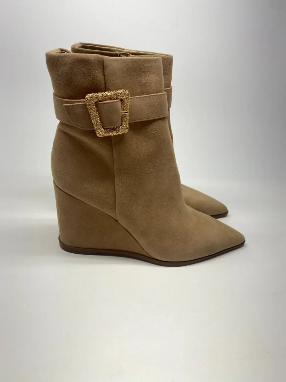 Sam Edelman Weslie Womens Suede Beige Buckle Wedge Pointy Toe Heel Boot Sz 7.5
